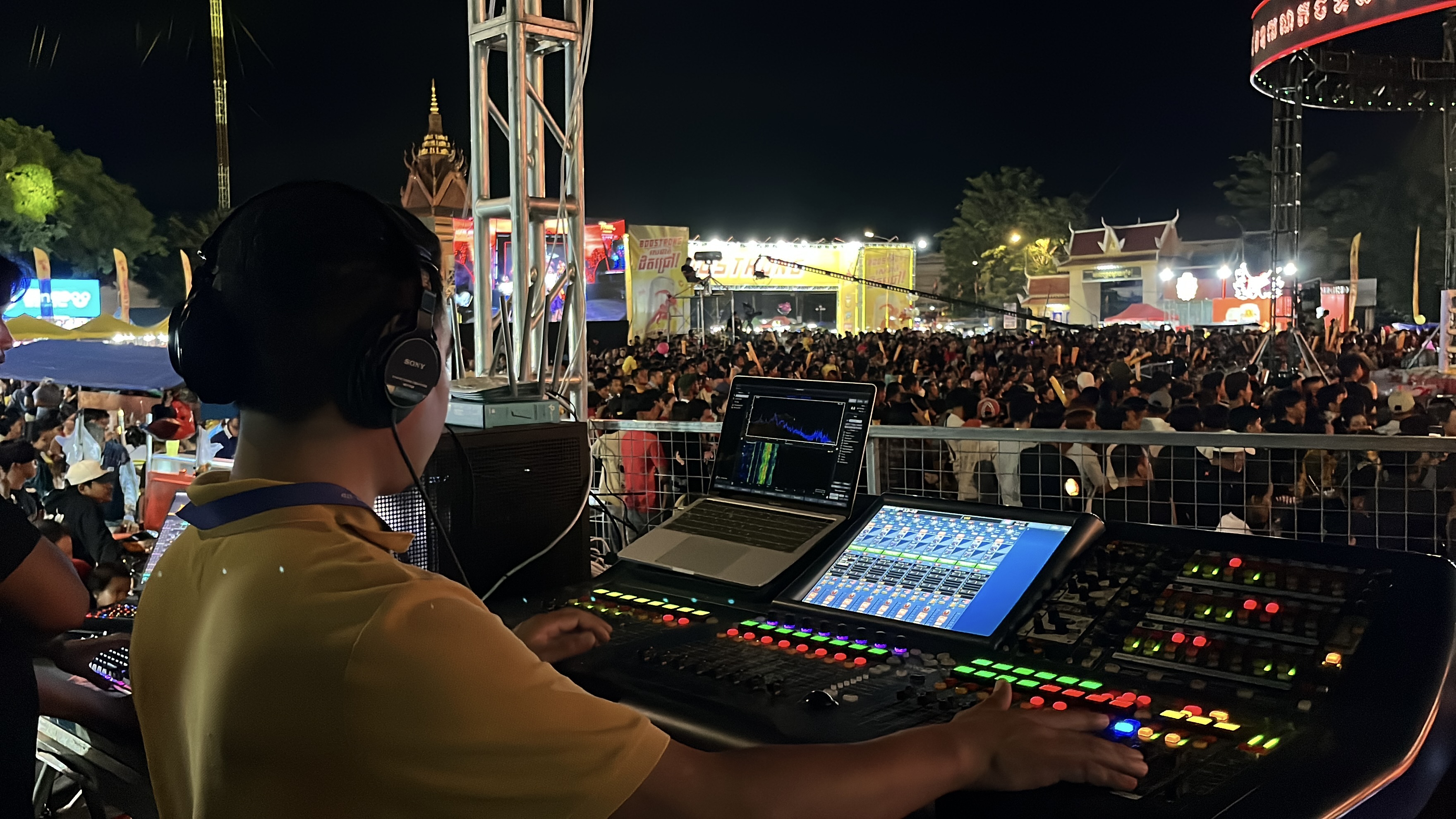 Mixing console